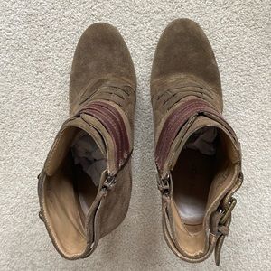 Like New! Nine West Donley Women’s Suede Booties